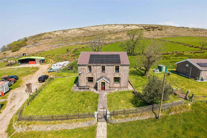 191.2 acres of Farm for sale in Bryn