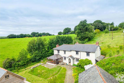 1.5 acres of House with Land for sale in Arlington