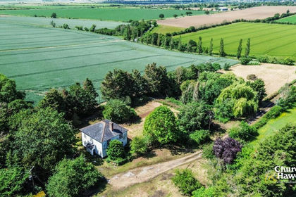2.7 acres of Farmhouse for sale in Dengie