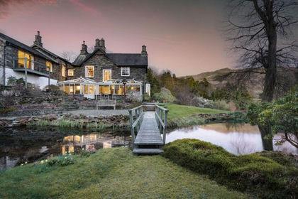 2 acres of Cottage for sale in Lakes