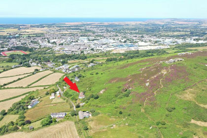 4.3 acres of Cottage for sale in Carn Brea