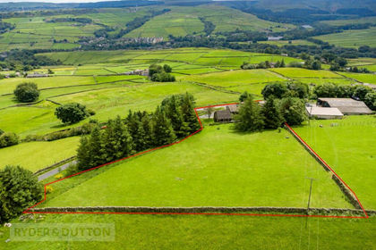 1.5 acres of Farmhouse for sale in Holme Valley