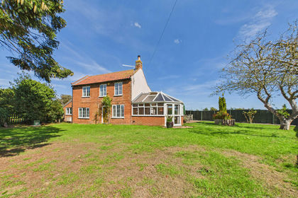 8 acres of House with Land for sale in Wangford with Henham
