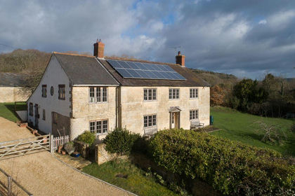 4 acres of Farmhouse for sale in Stour Provost