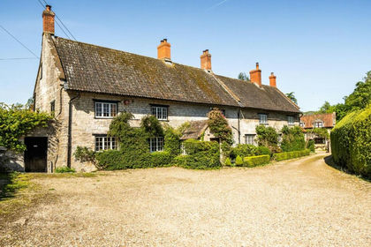 1.6 acres of Cottage for sale in Queen Camel