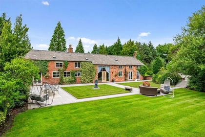 Land for sale in Peover Superior and Snelson