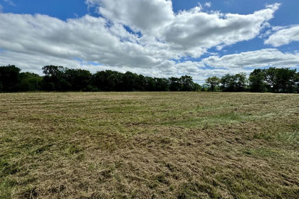 3 acres of Agricultural Land for sale in Manordeilo and Salem