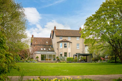 1 acre of House with Land for sale in Abbots Leigh