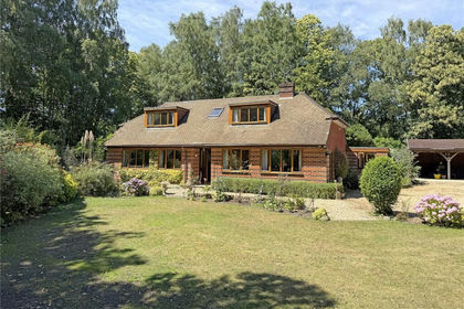 1.5 acres of House with Land for sale in Easebourne