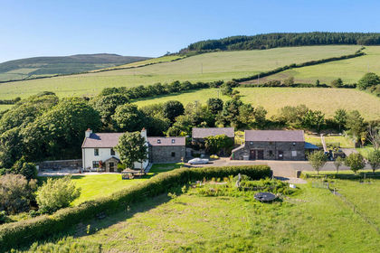 7 acres of Farmhouse for sale in undefined