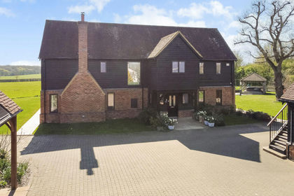 9 acres of House with Land for sale in Watton-at-Stone