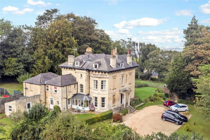 2 acres of House with Land for sale in Leckhampton with Warden Hill
