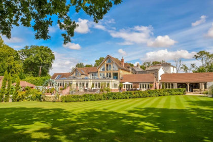 7 acres of Country Estate for sale in Horndean