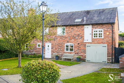 Barn Conversion for sale in High Legh