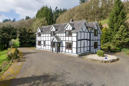 17 acres of Agricultural Land for sale in Llangyniew