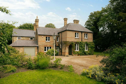 1.5 acres of House with Land for sale in Pocklington