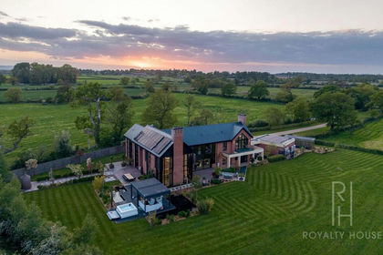7 acres of House with Land for sale in Farndon