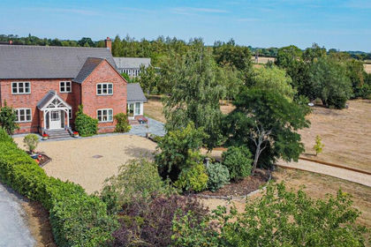 1.5 acres of House with Land for sale in Foston and Scropton