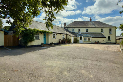 Farmhouse for sale in St. Kew
