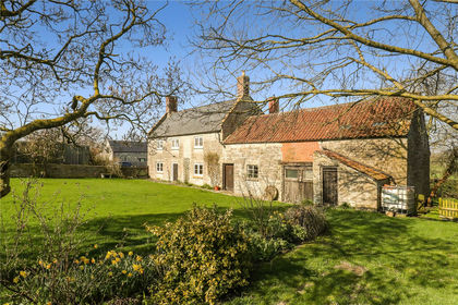 2.5 acres of Farmhouse for sale in Street