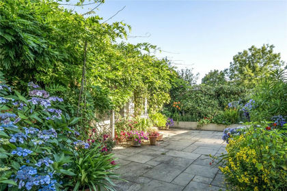 9 acres of Equestrian property for sale in Roche