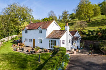 5 acres of Cottage for sale in Astley Abbotts