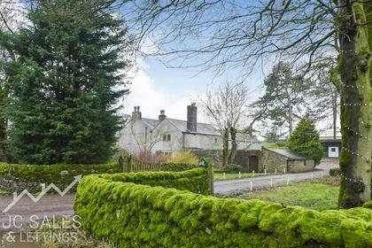 5.3 acres of Farmhouse for sale in Monyash