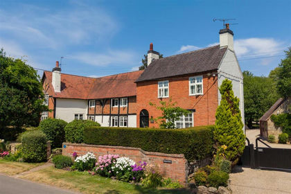 3.4 acres of Historic House for sale in Breedon on the Hill