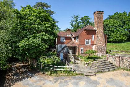 9 acres of Farmhouse for sale in Crowborough