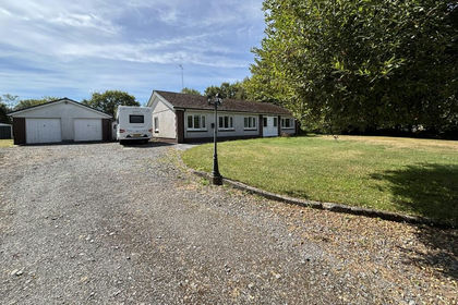 1 acre of House with Land for sale in Manordeilo and Salem
