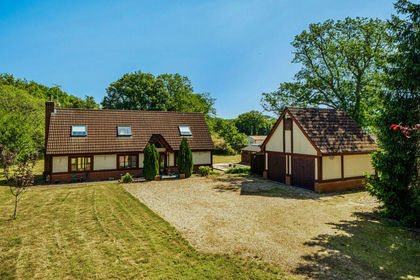 2 acres of House with Land for sale in Finchampstead