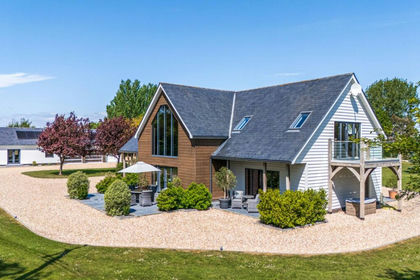 5 acres of House with Land for sale in Earnley