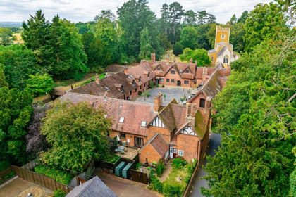 22 acres of Equestrian property for sale in Mentmore