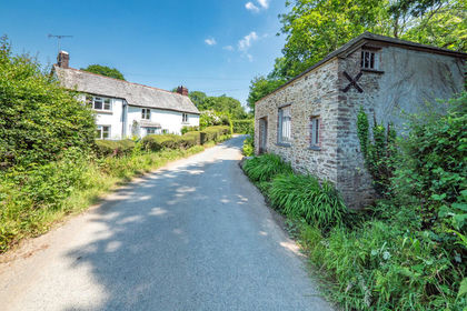 3.5 acres of Farmhouse for sale in Week St. Mary