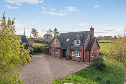 4 acres of Cottage for sale in Clifton upon Teme