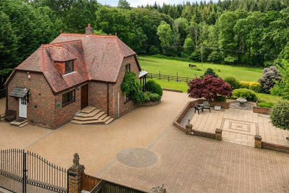 4 acres of House with Land for sale in Minstead