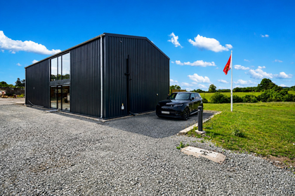 1 acre of Barn Conversion for sale in Hallow