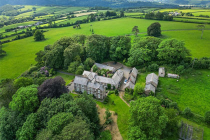 32.5 acres of Country Estate for sale in Chittlehamholt