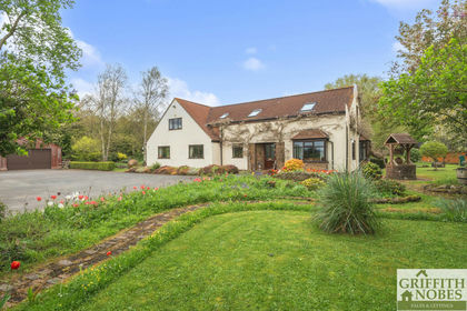 1.5 acres of House with Land for sale in Olveston
