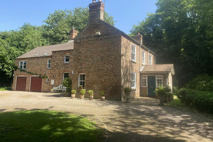1.3 acres of House with Land for sale in Holme upon Spalding Moor