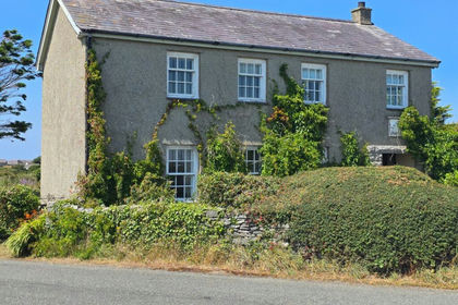 1 acre of House with Land for sale in Llanfair-yn-Neubwll