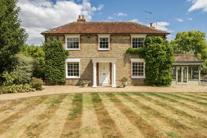 1.5 acres of House with Land for sale in Coldwaltham