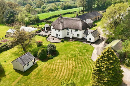 3.6 acres of Cottage for sale in Thornbury