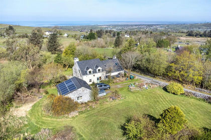 6 acres of House with Land for sale in Llanllyfni
