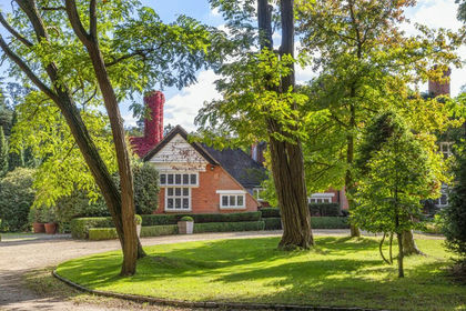 2.5 acres of Country Home for sale in Runnymede and Weybridge
