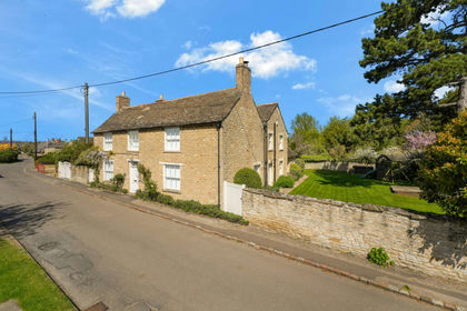 1.7 acres of Farmhouse for sale in Glapthorn