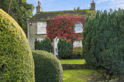 7.6 acres of Farmhouse for sale in Rainow