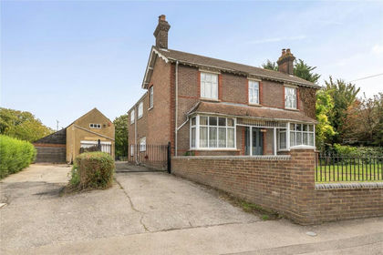 2 acres of House with Land for sale in Chalton