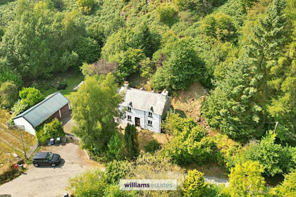 3.5 acres of Cottage for sale in Llandderfel