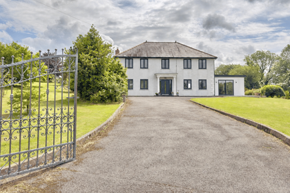 6.9 acres of Smallholding for sale in Llanpumsaint